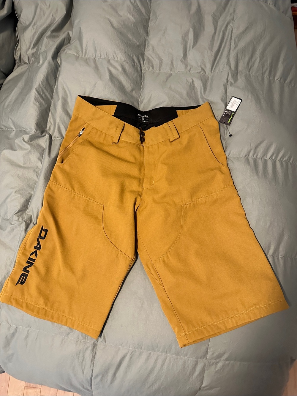 Dakine Men's Mustard/Black Mountain Bike Hybrid Shorts